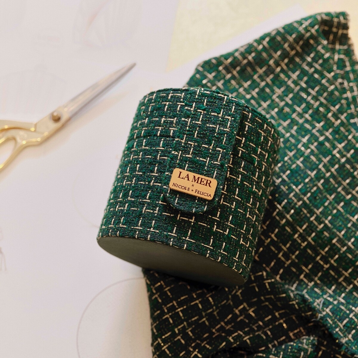 LA MER海洋拉娜在台25週年「手工高訂臻藏化妝箱」形象圖。