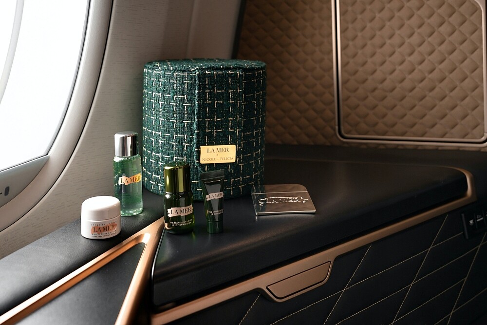 LA MER海洋拉娜在台25週年「手工高訂臻藏化妝箱」與星宇限定尊榮保養套組。