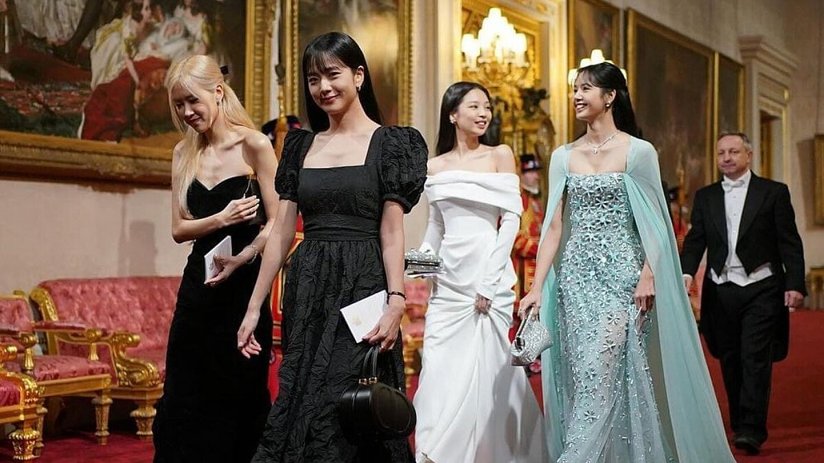 BLACKPINK驚喜現身白金漢宮！合體畫面宛如4公主，還受英王查爾斯三世逐一點名