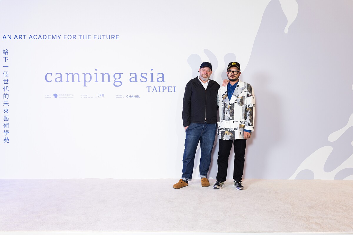 Camping Asia 策展人林人中與國際藝術策展人Aymar Crosnier合影