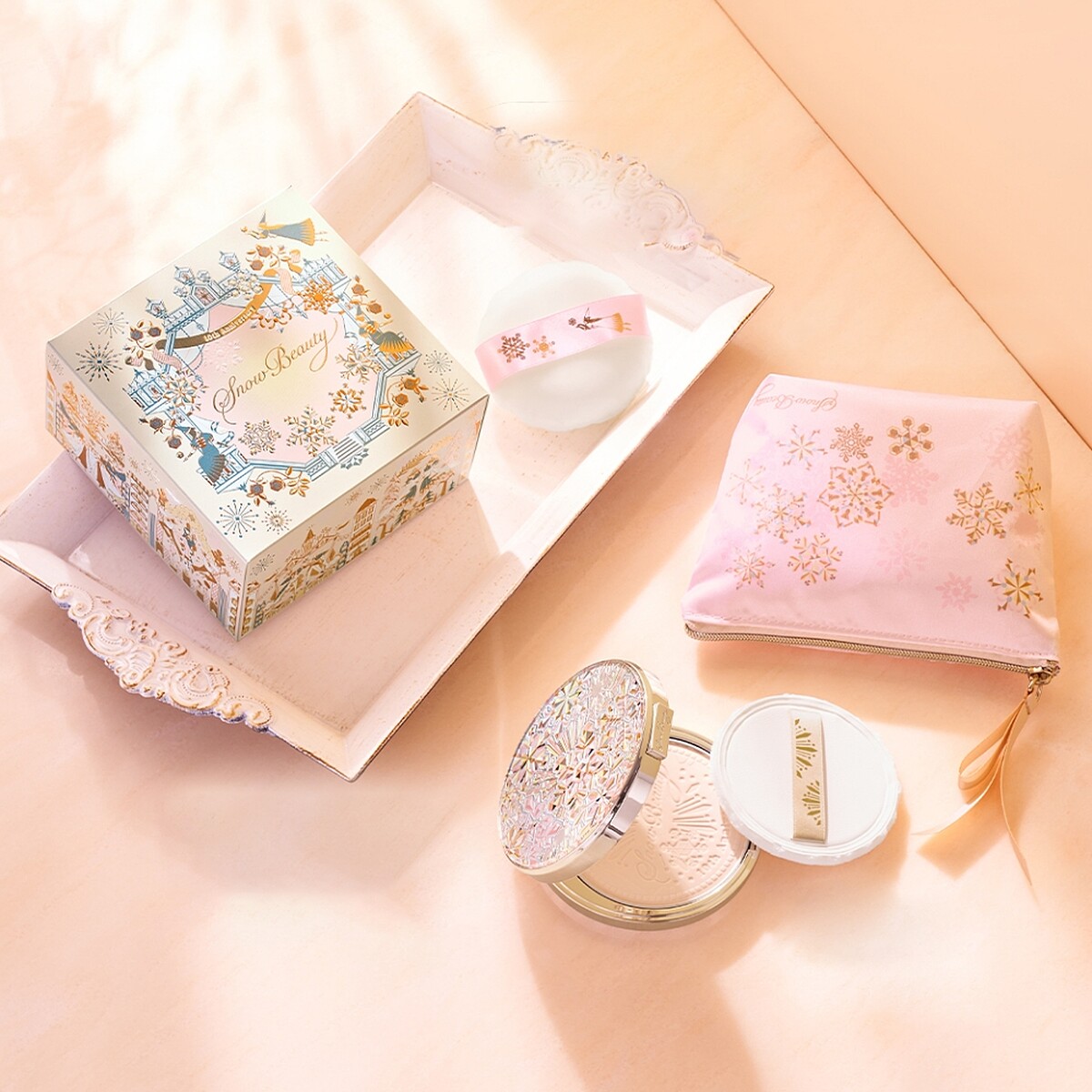 資生堂MAQuillAGE心機彩粧Snow Beauty雪花香氛魔法盒25g，NT1,900