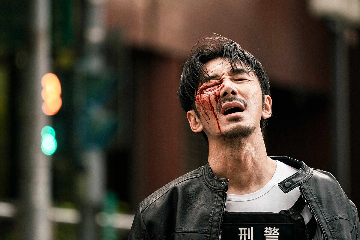 《周處除三害》中的動作對手戲激烈,李李仁形容阮經天像坦克車般直直衝向他