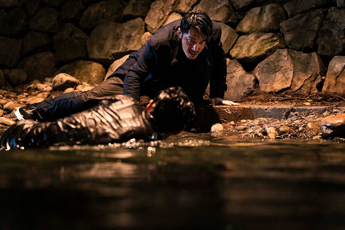 《周處除三害》李李仁拍攝台中綠川打鬥戲因穿戴護具與天氣炎熱,讓他獲得「濕疹大王」的稱號