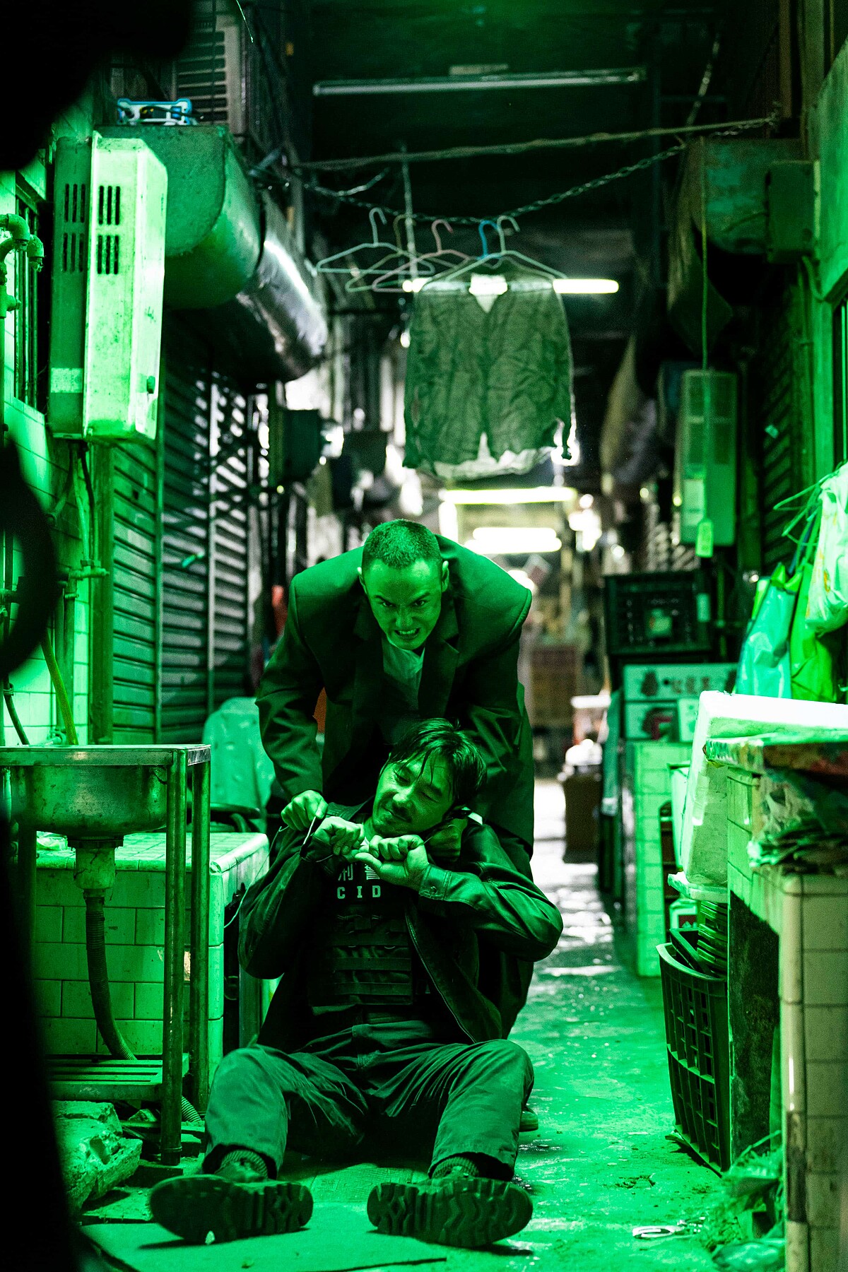 《周處除三害》李李仁飾演的警探陳灰,追逐亡命之徒陳桂林從頭打到尾