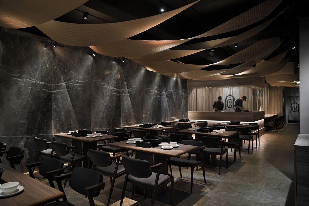 「宣牛溫體牛肉火鍋」總店於2021年復興北路創立。