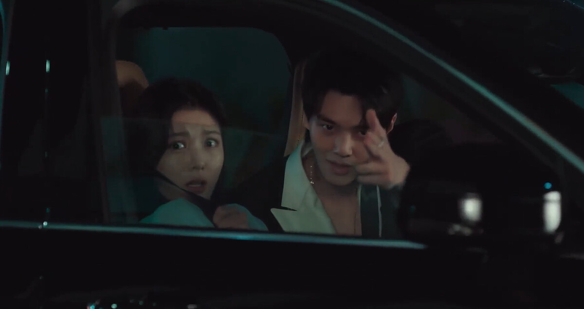 都到曦不知道鄭九元在幹麻，總是被他的瘋癲和高亢情緒嚇到