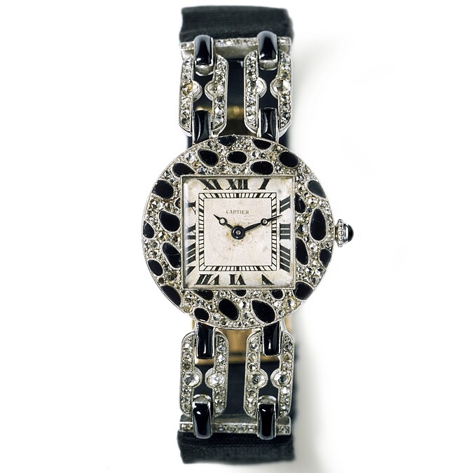 1914年，卡地亞首次呈現美洲豹花紋於一枚手鏈式腕錶上。