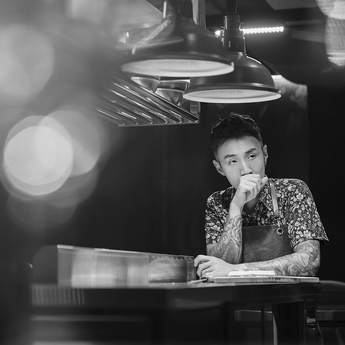 主廚 Jason（陳思凱）過去有法料、日料、Fine Dining 的背景。