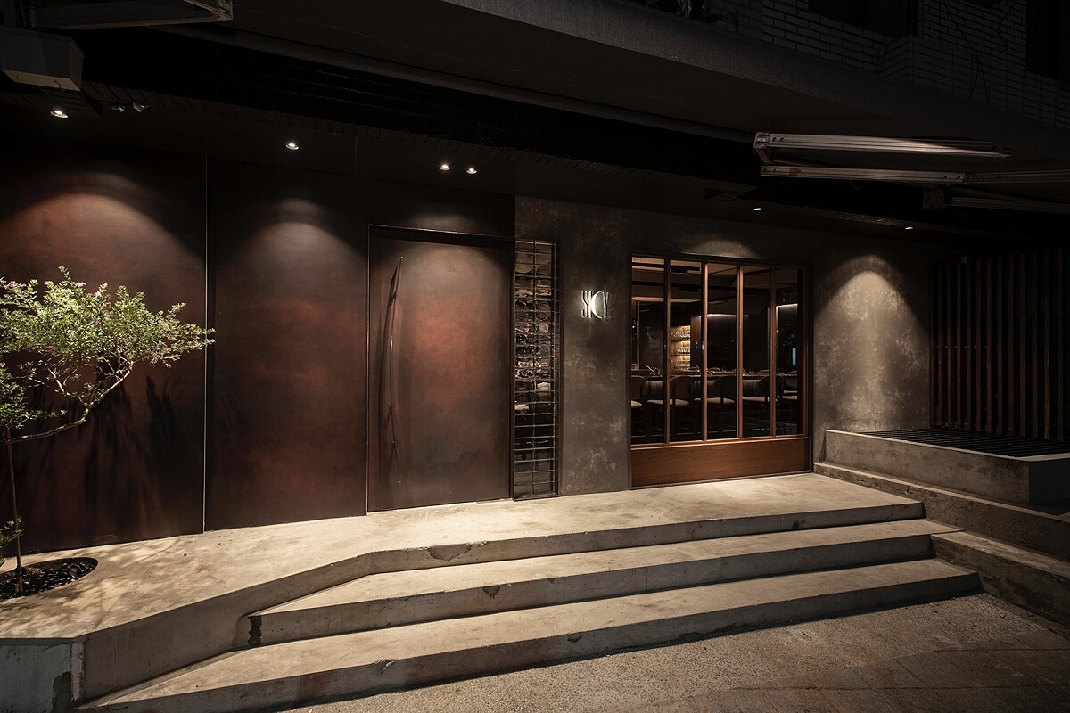 「SKY Lab」以西式居酒屋為定位。