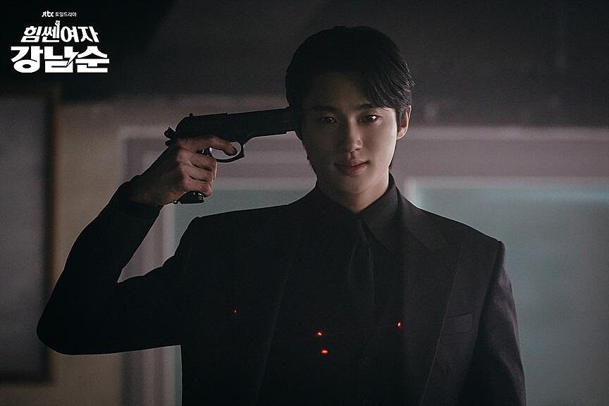 邊佑錫飾演壞人柳施吾因戲走紅