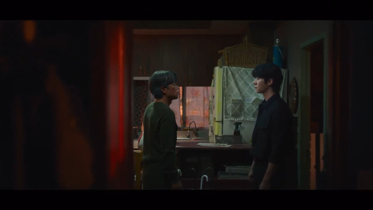 保傑(右)去找鄭奉完(左),故技重施再度取得犯罪證據