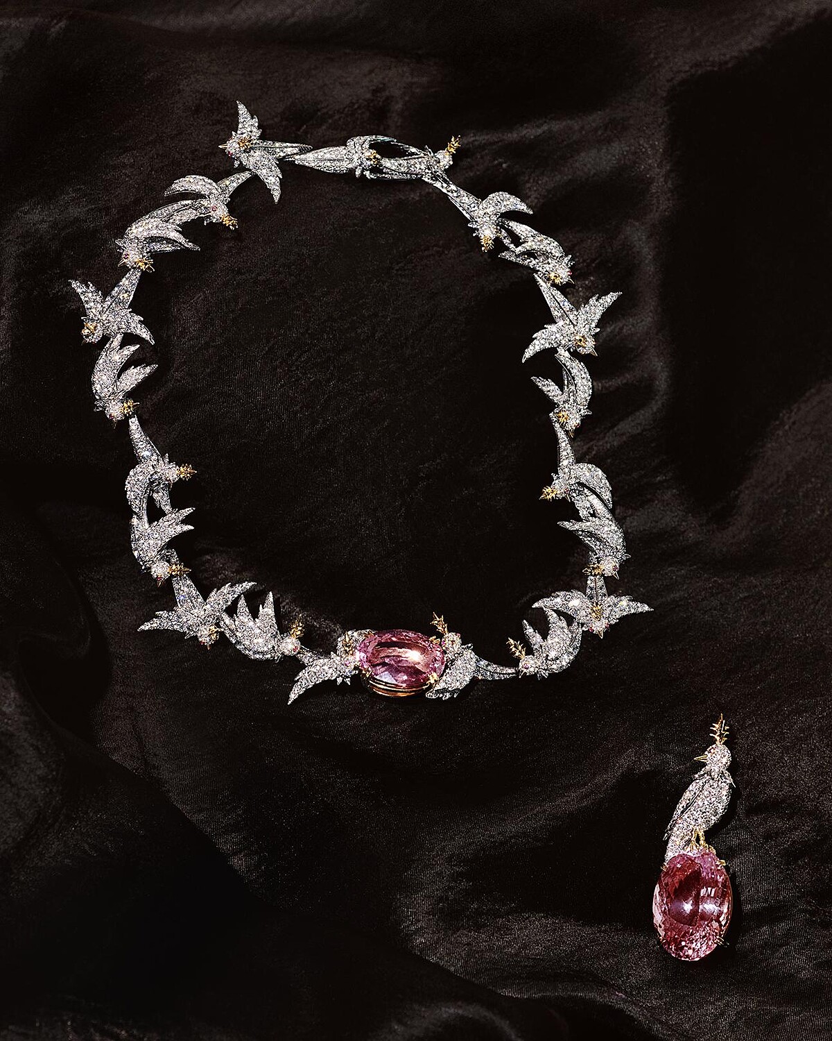 Tiffany & Co.蒂芙尼獻上2023聖誕佳節形象廣告-石上鳥高級珠寶系列