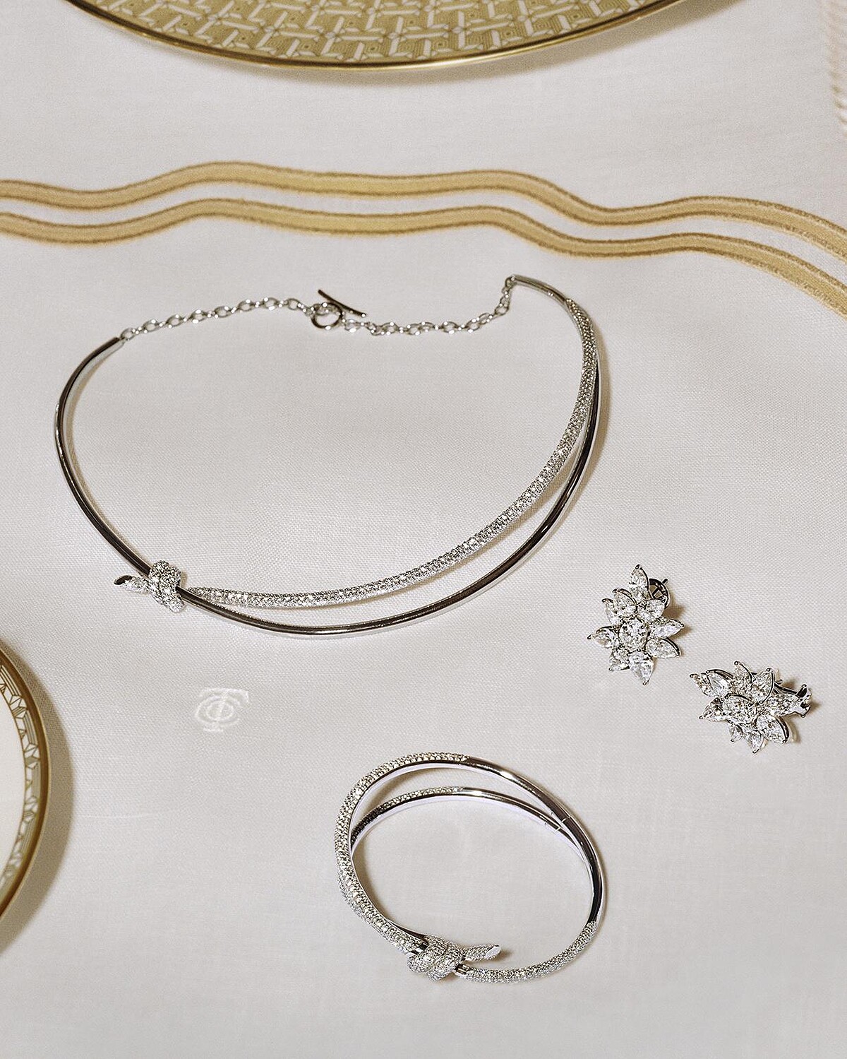 Tiffany & Co.蒂芙尼獻上2023聖誕佳節形象廣告 - Tiffany Knot系列