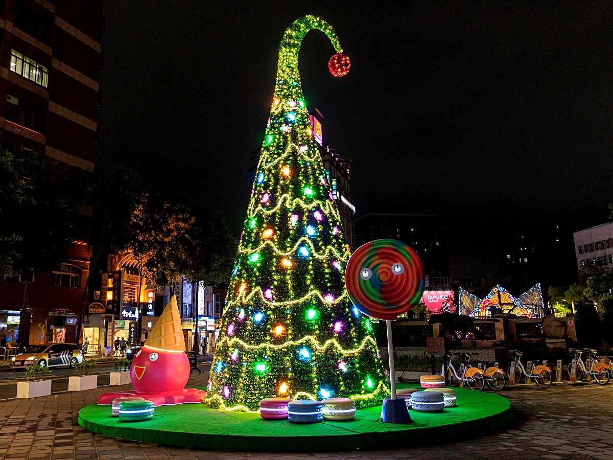 府中廣場燈區-薑餅樂園：魔法帽聖誕樹