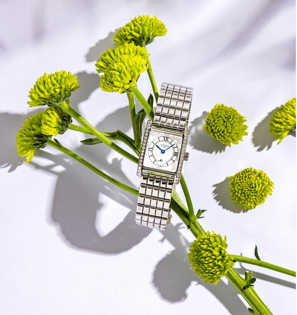 LONGINES浪琴表MINI DOLCEVITA迷你多情系列Cosmo面盤搭配不鏽鋼鑲鑽腕錶，NT131,300。