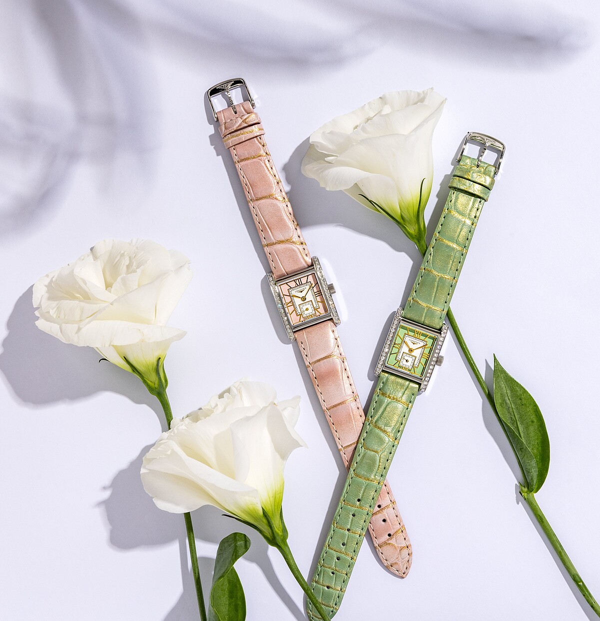 LONGINES浪琴表MINI DOLCEVITA迷你多情系列羅馬鏤雕鍍金面盤搭配高級薄荷綠鱷魚皮革錶帶鑲鑽腕錶、羅馬鏤雕鍍金面盤搭配高級淡雅粉鱷魚皮革錶帶鑲鑽腕錶，各NT$122,300。