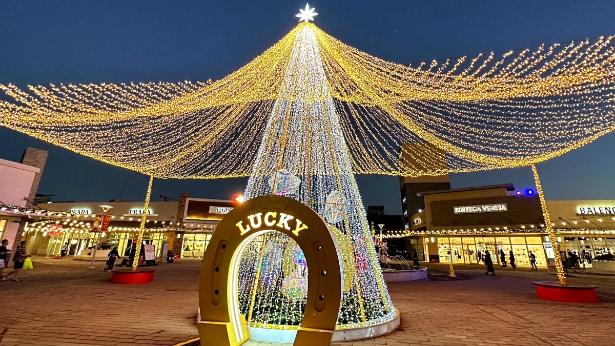 桃園華泰名品城「巨型幸運聖誕樹」