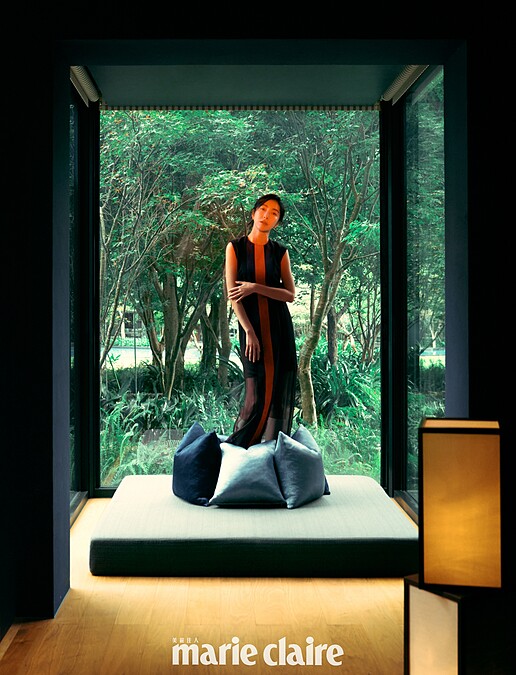 黑色無袖圓領長連衣裙，Gucci。