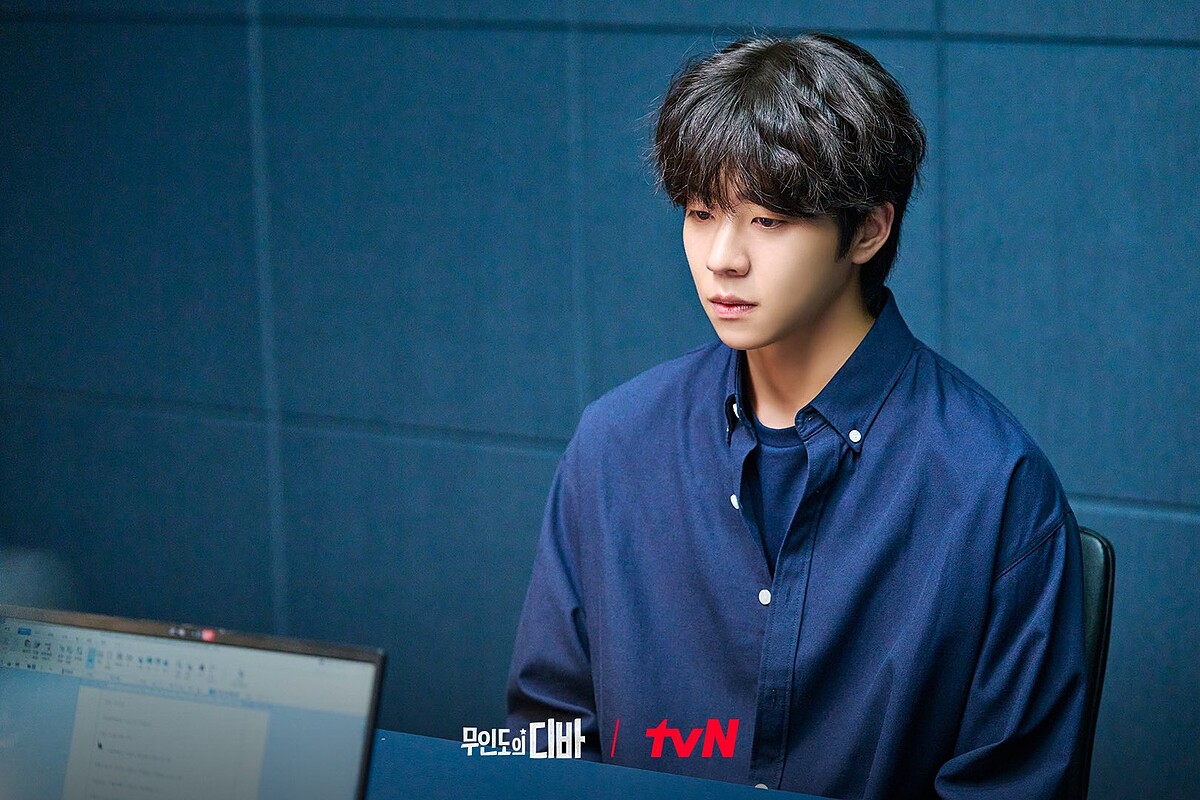 劇照背景像刑警辦案的偵詢室，不像派出所辦公室，讓網友開始緊張保傑真的做傻事了