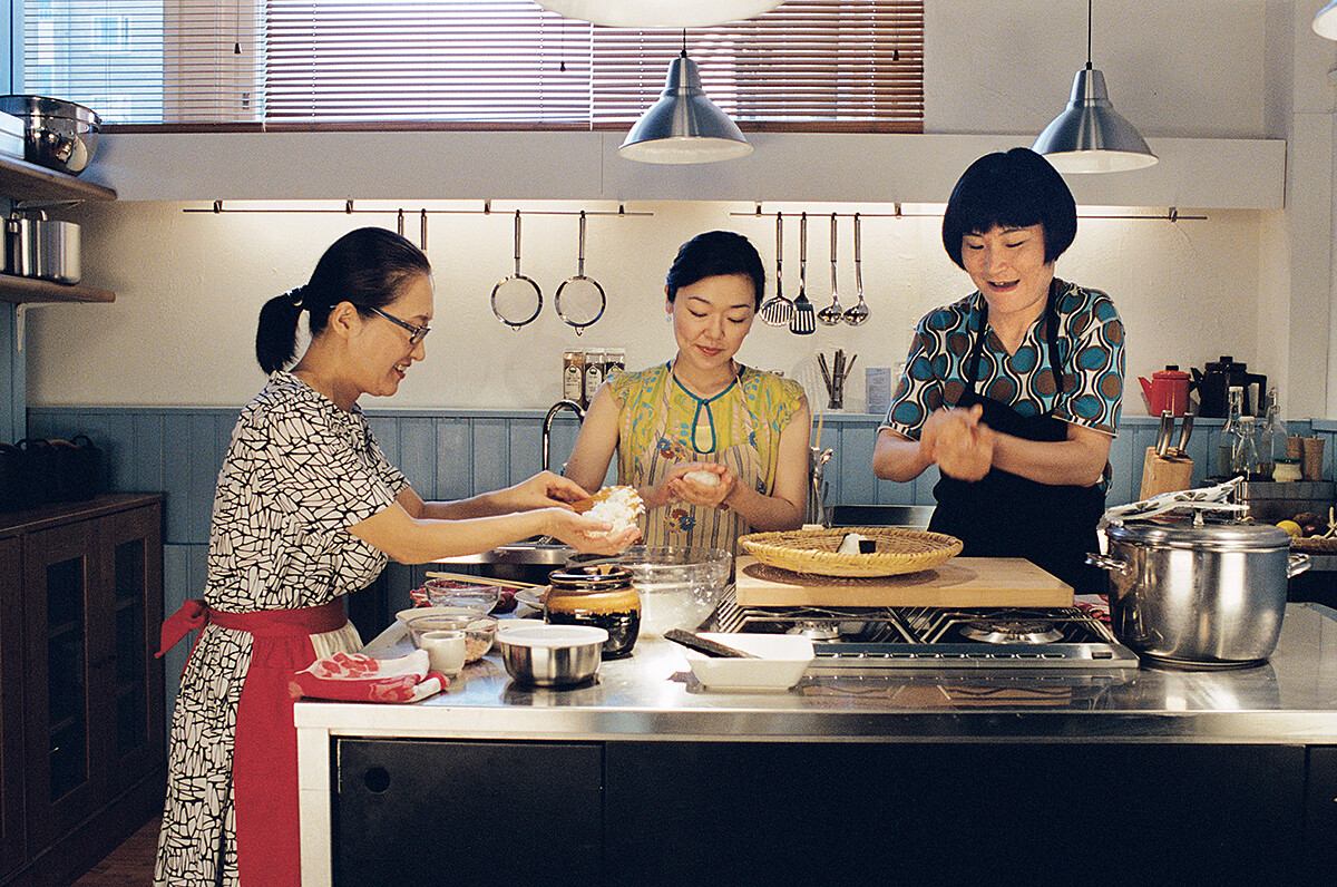 日本經典療癒系電影《海鷗食堂》。