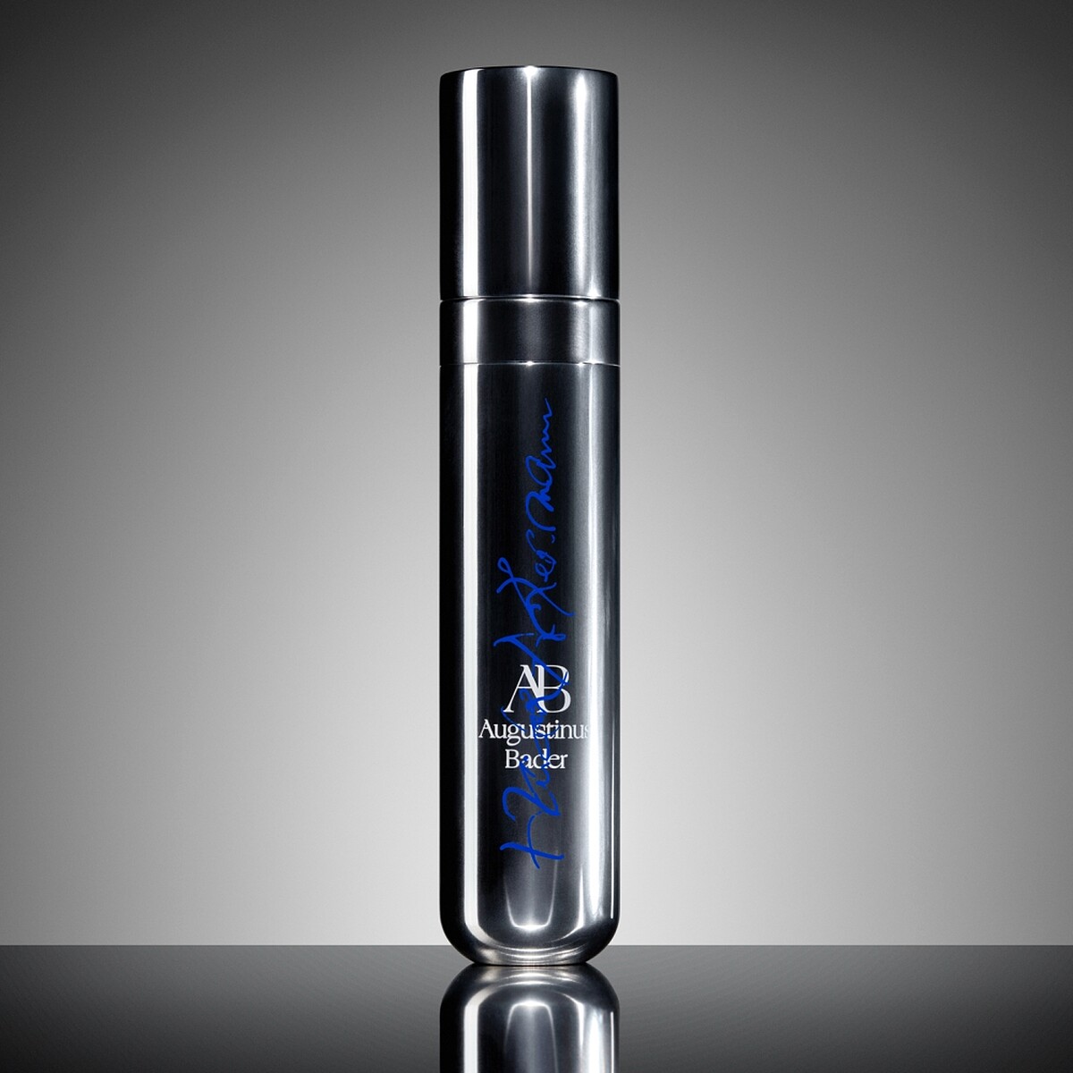 Augustinus Bader x Haider Ackermann德國AB藍霜跨界聯名限定禮盒視覺。