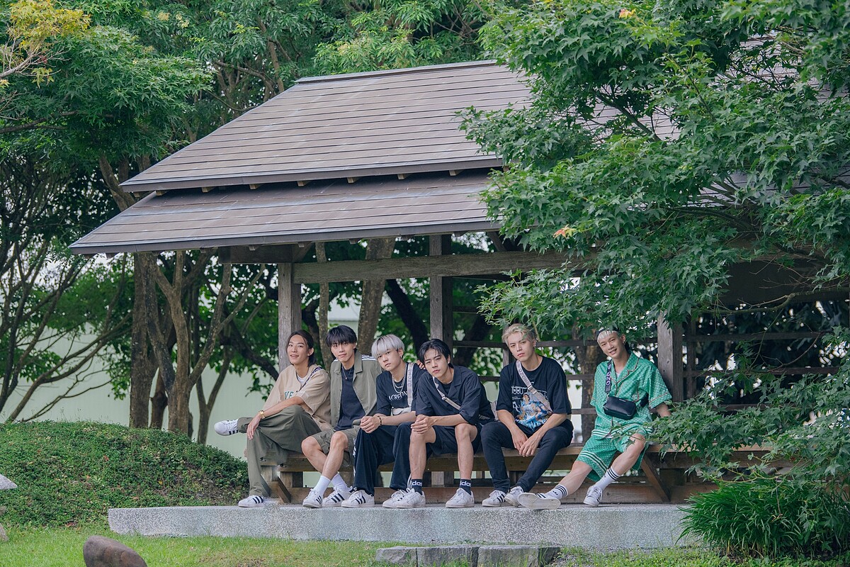 《Ozone夏日青春冒險》煥鈞（左）、文廷、祖安、佳辰、哲言、子翔到宜蘭享受大自然。