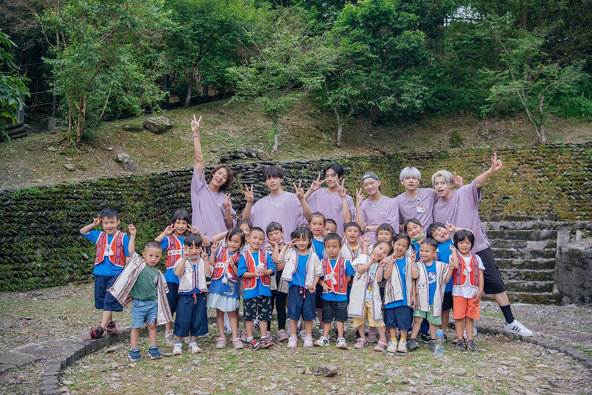 《Ozone夏日青春冒險》Ozone來到宜蘭寒溪部落的幼兒園，體驗當一日孩子王。