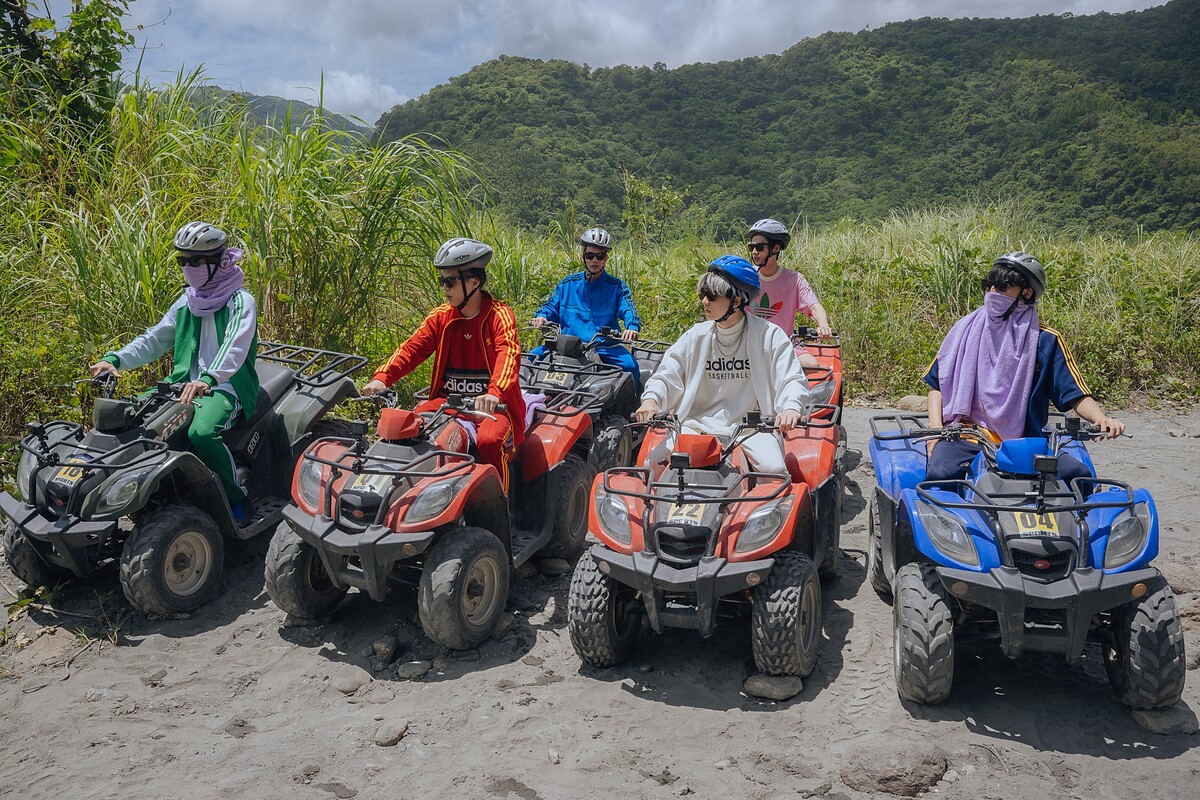 《Ozone夏日青春冒險》六少年到宜蘭體驗越野沙灘車。