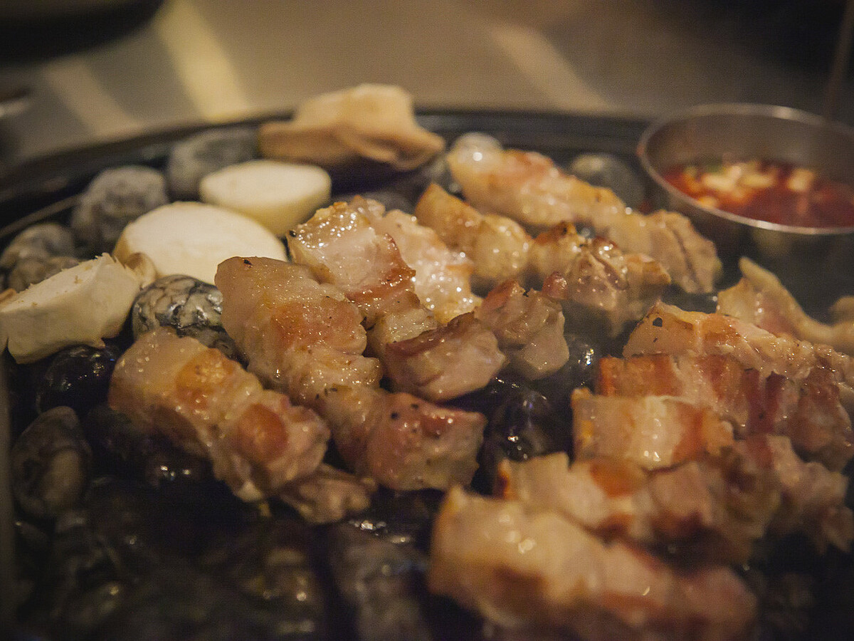 朗豬랑돼지的烤三層肉(翻攝自naver map)。