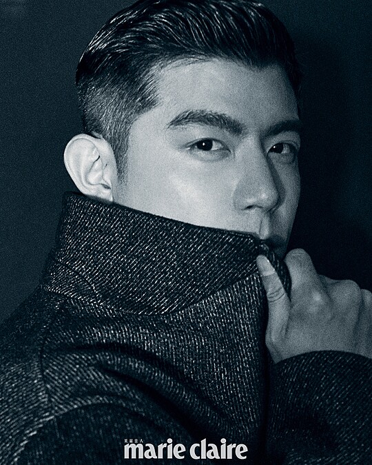 王柏傑／灰色羊毛大衣外套，Fendi。