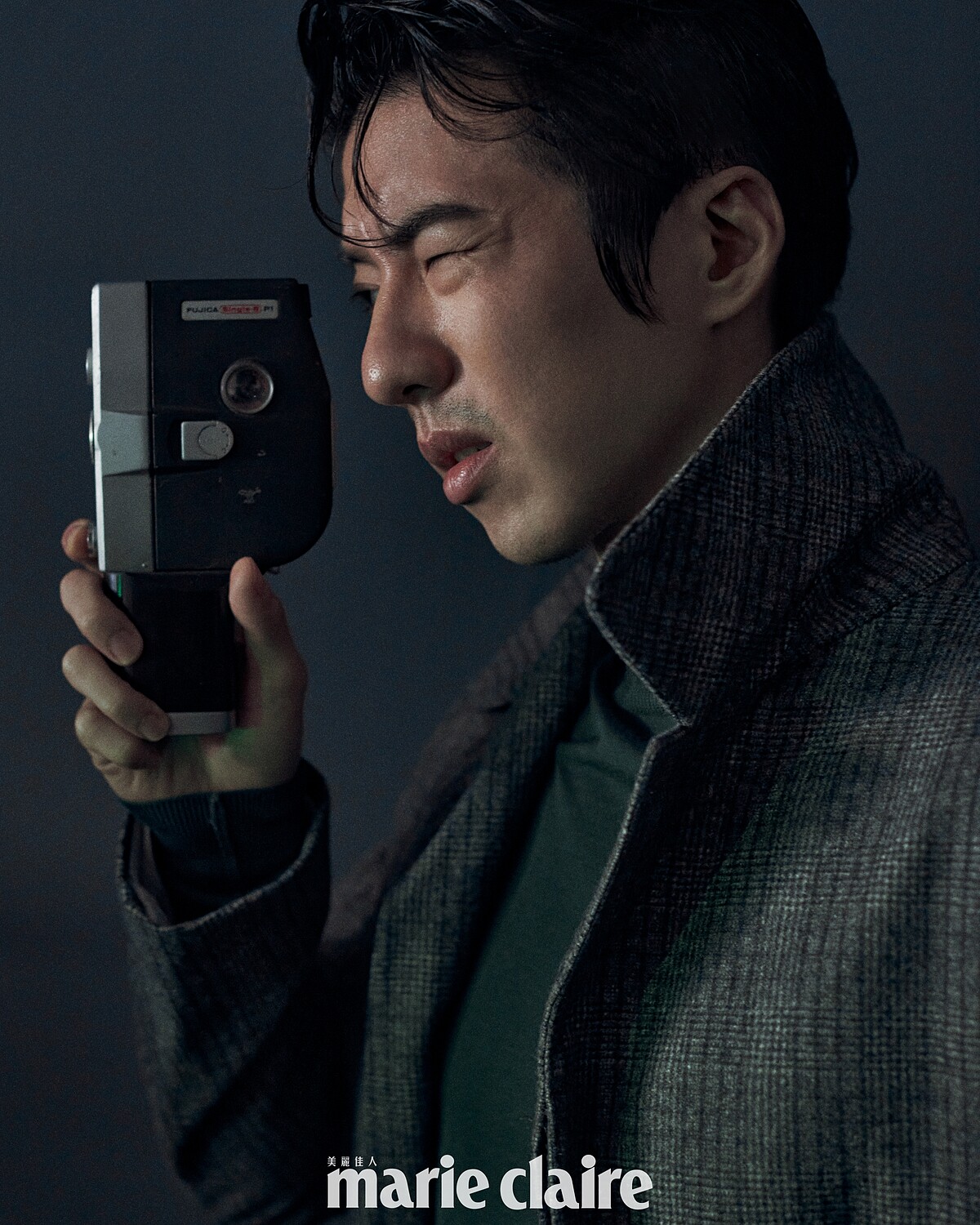 傅孟柏／格紋羊毛大衣、綠色高領毛衣，both by Dunhill
