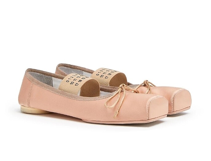 MM6 Maison Margiela logo 織带芭蕾平底鞋，NT.17,000。