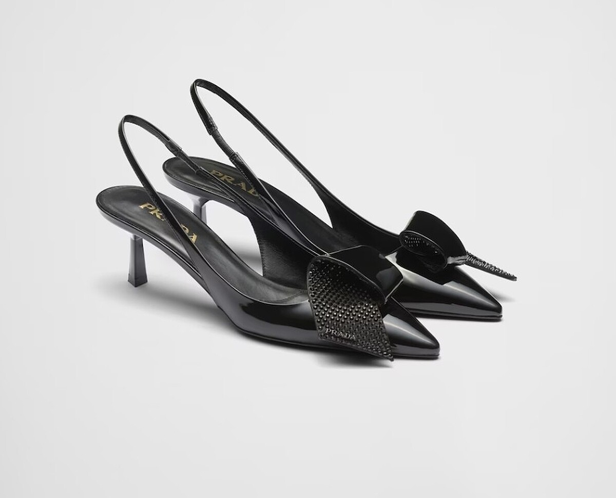 PRADA 漆皮露跟高跟鞋，NT.55,000。