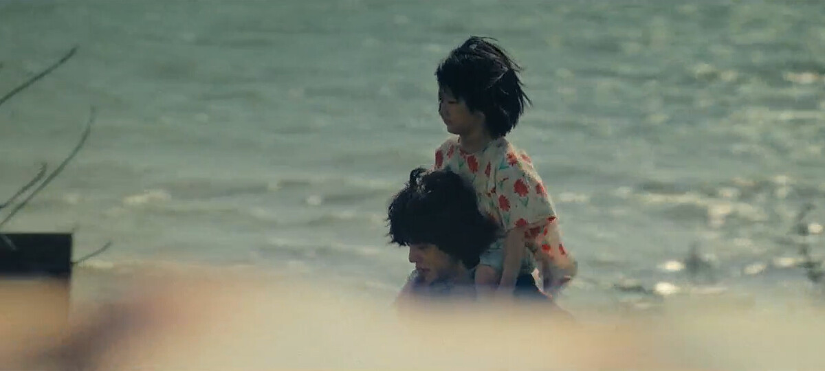 孩子(上)叫賢秀(下)哥哥，兩人是不同物種的&rdquo;人類&rdquo;，躲在無人之地生活