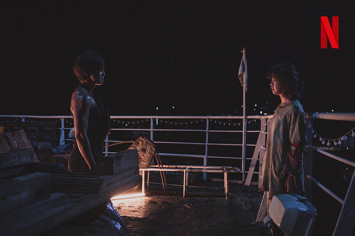 孩子(右)沒被取名，是沒有當人的資格？隨時會被放棄、殺害？和伊景(左)起了衝突