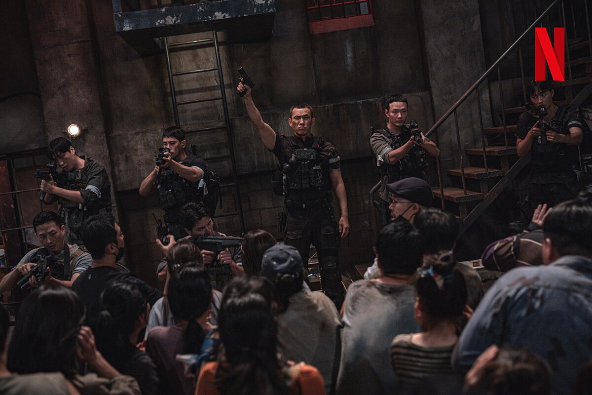 卓上士(前排中)第二季第八集被發現具症狀化