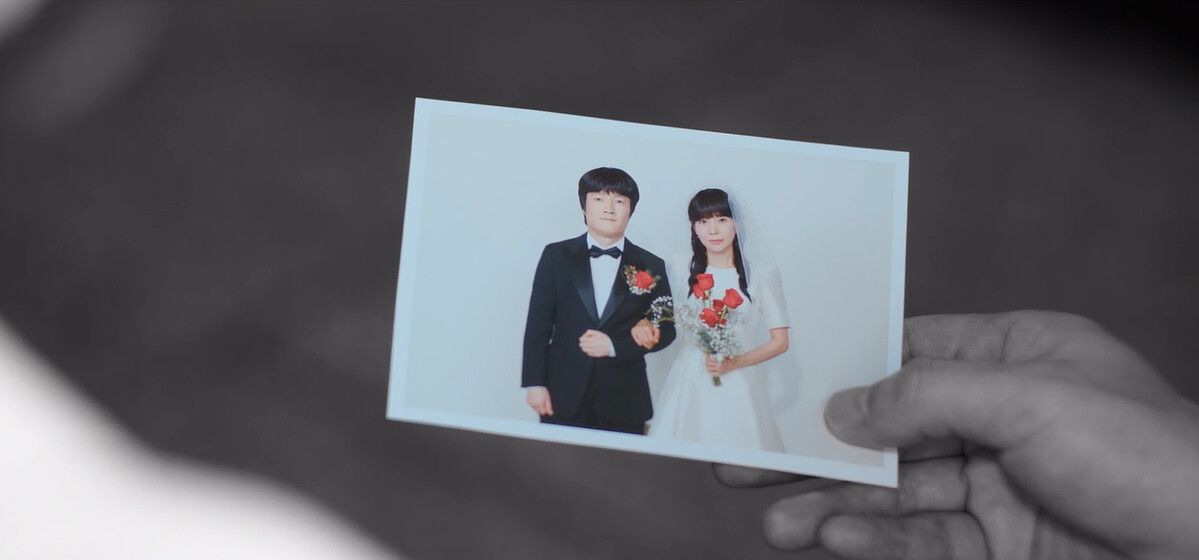 當年假造的婚紗照,現在能光明正大掛出來了