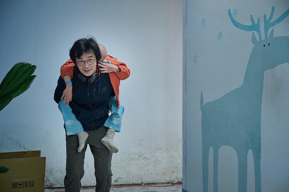 電影《BIG》讓魏德聖破天荒開出「睡午覺條款」，明定每日的午休時間，讓大人小孩都能充分休息，以確保拍攝進度能順利。