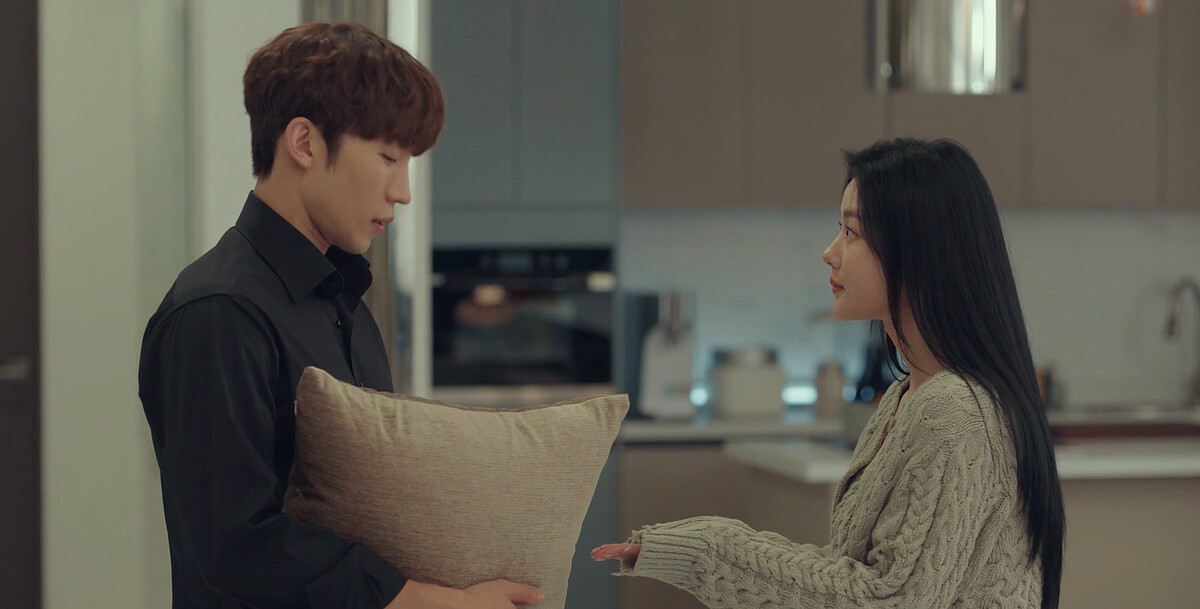 碩訓(左)想陪到曦(右)，不知真心喜歡？還是別有心機？