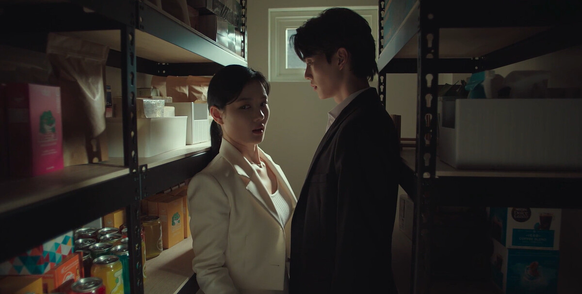 九元和到曦瞬移到儲藏室，偷聽朴組長八卦&rdquo;老闆和保鑣戀愛&rdquo;