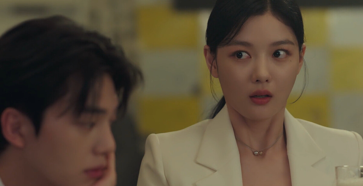 九元&rdquo;桌下牽手&rdquo;惹得到曦超害羞