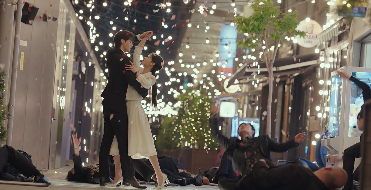 九元要到曦相信他，兩人跳探戈完美擺平黑道