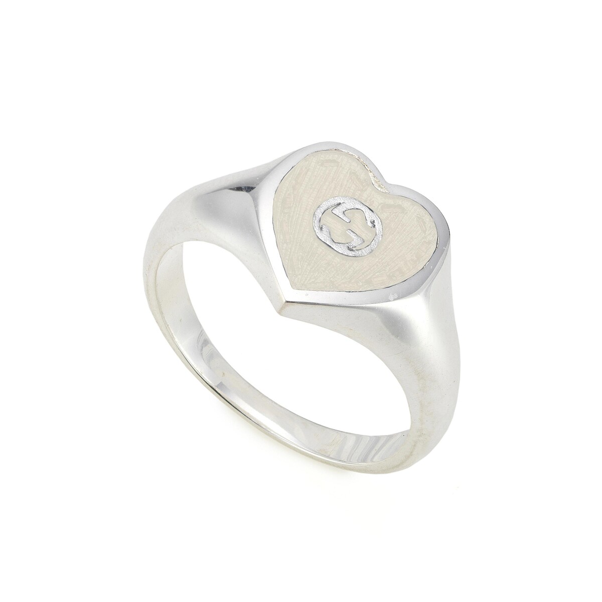 Gucci Heart 奶油白琺瑯銀飾戒指 NT$11000。