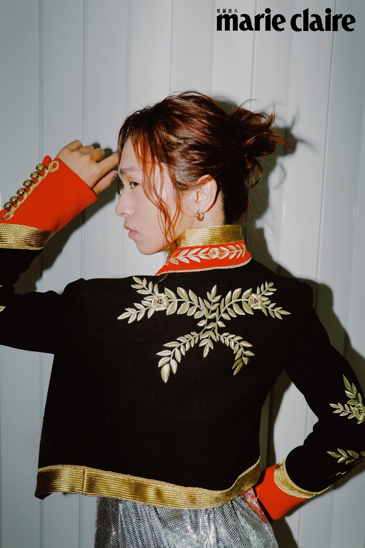 刺繡軍裝外套、銀色金屬背心，Both by Rabanne x H&M。