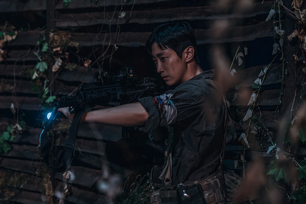 《Sweet Home》S2中的烏鴉部隊二等兵朴燦榮(鄭振永飾)。