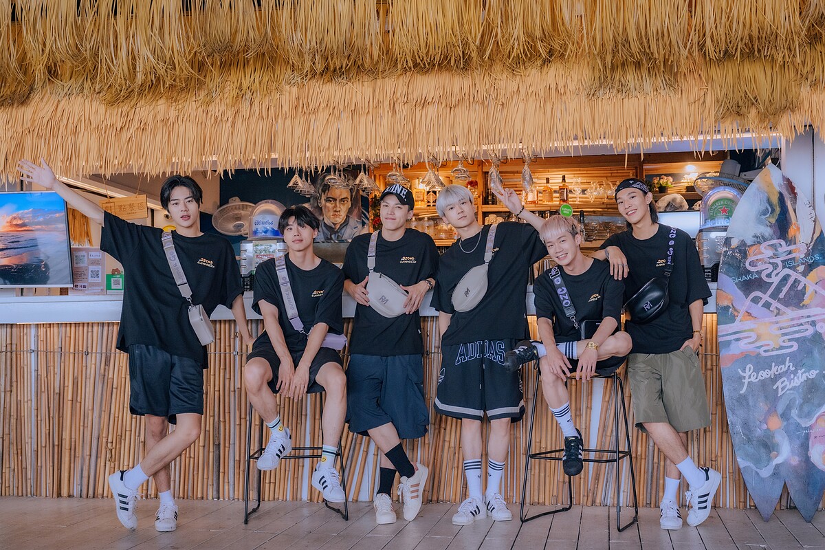 《Ozone夏日青春冒險》佳辰（左起）、文廷、哲言、祖安、子翔、煥鈞來到港都高雄。