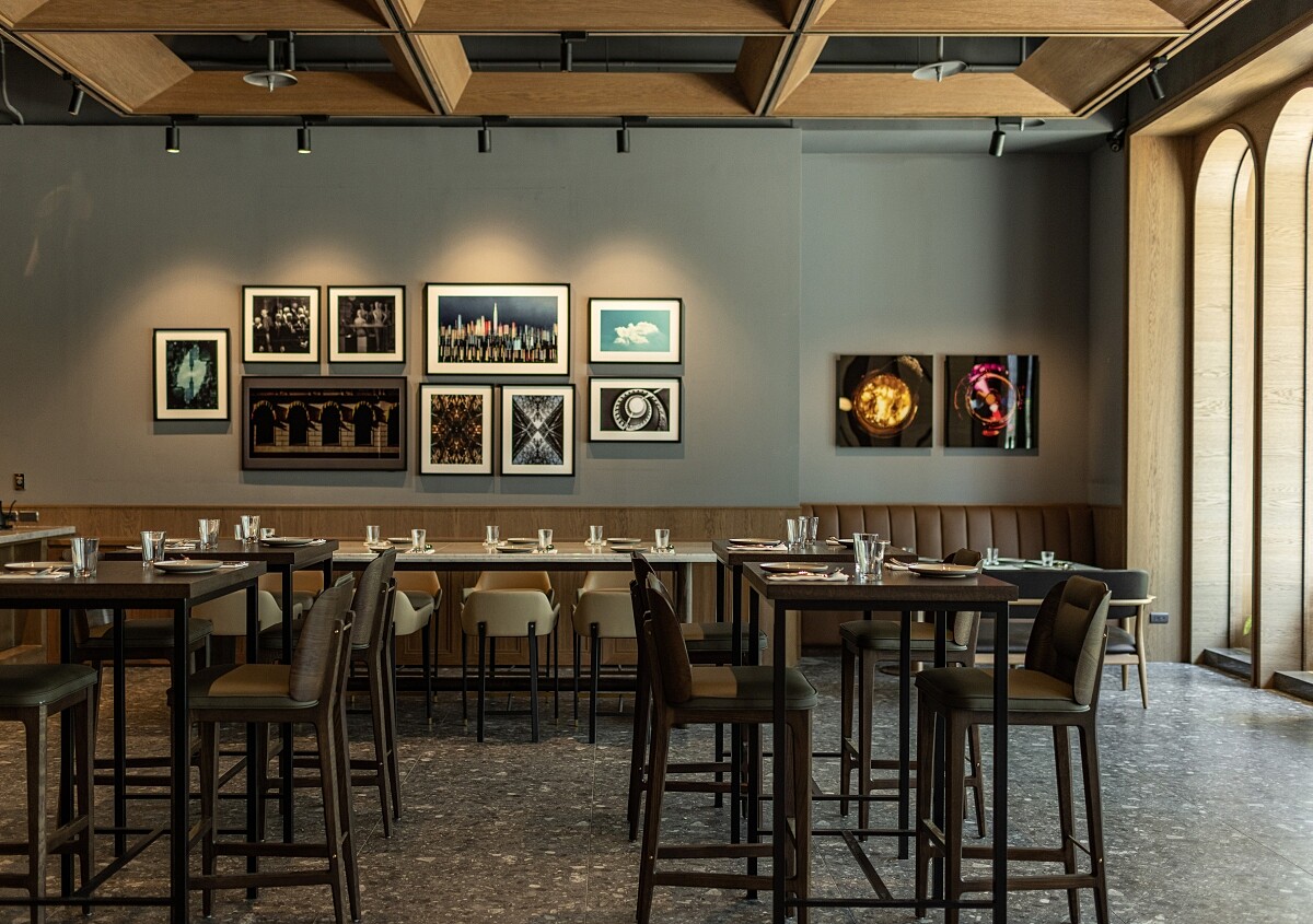 以設計單品與藝術收藏妝點空間。