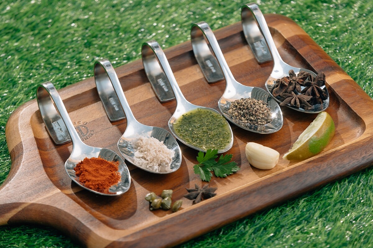 俗稱綠醬的「Salsa verde」與大家熟知的「青醬pesto」作法與用法非常不同。