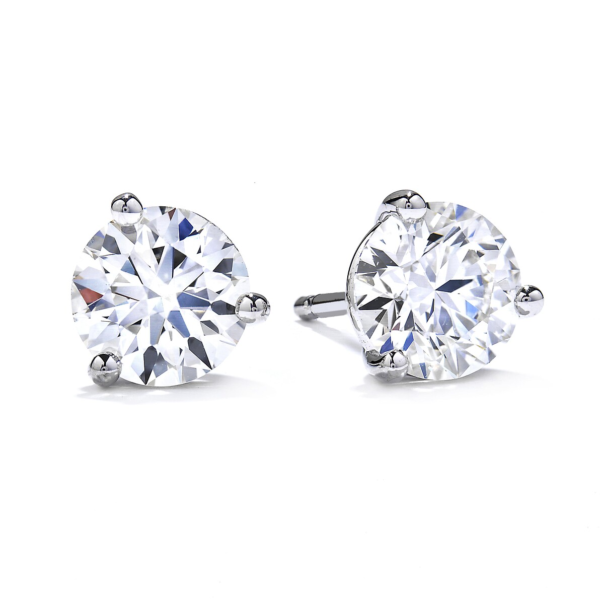 Hearts On Fire_Basic 鉑金3爪鑽石耳環 主鑽約0.30ct NTD128,000起 
