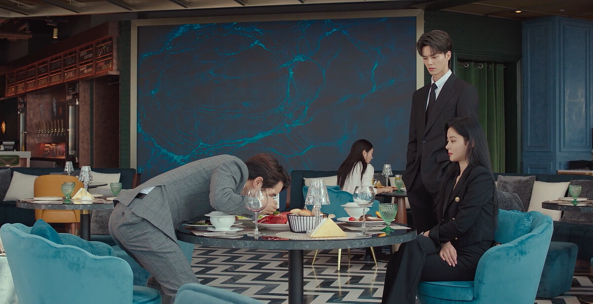 到曦和九元(右)看相親對象檢察官耍冷